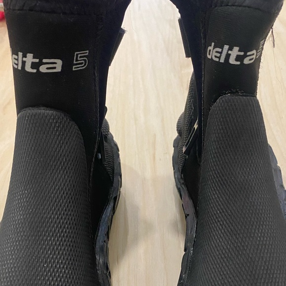 Scubapro Delta Boot Water Shoe 5mm Black Size XS (36-38 or size 6-8) - Picture 4 of 5